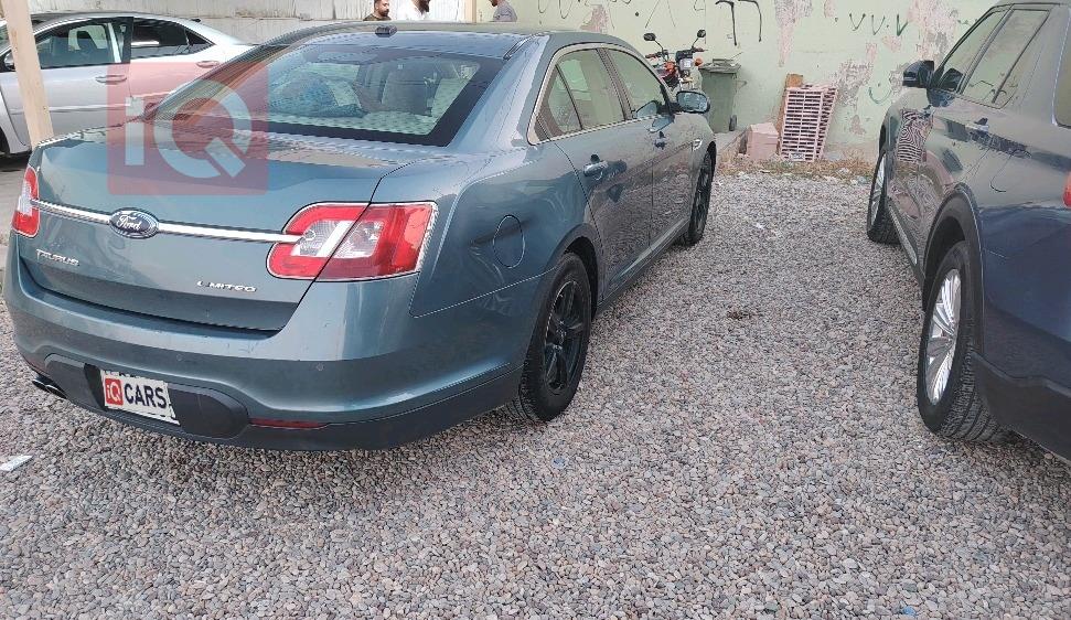Ford Taurus